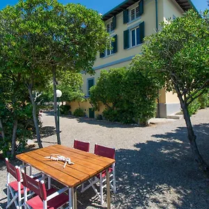 https://villa-tamerici-100s.it-tuscanyhotel.com